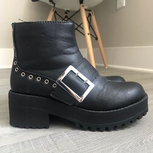 Biker boots